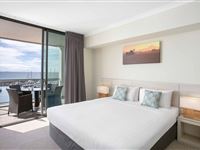 Harbour View Superior 2 Bedroom Apartment Bedroom-Mantra Geraldton